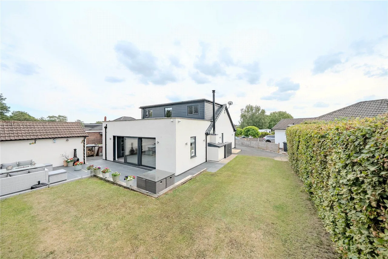 North Mead, Bramhope, LS16, photo 9
