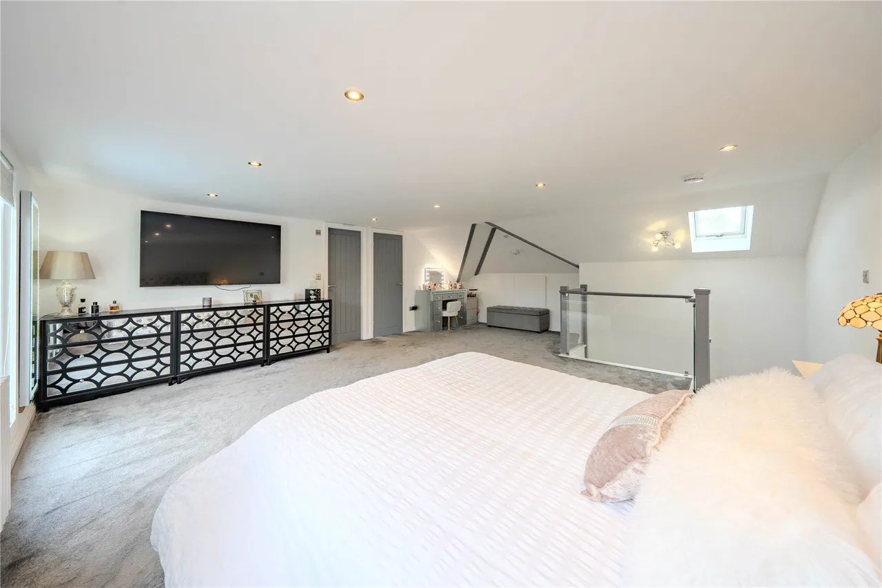 North Mead, Bramhope, LS16, photo 17