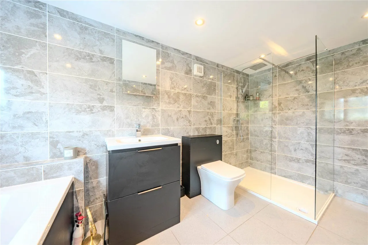North Mead, Bramhope, LS16, photo 19