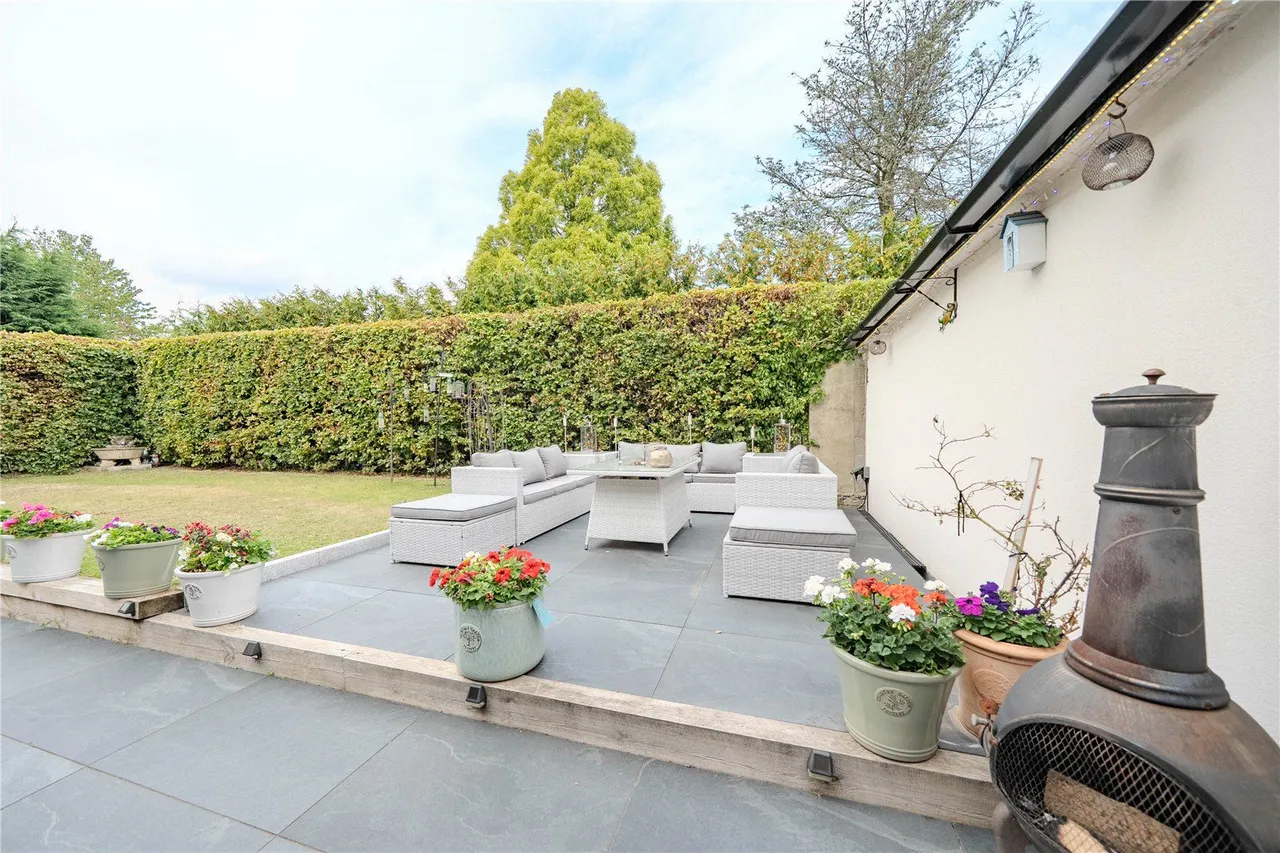 North Mead, Bramhope, LS16, photo 26