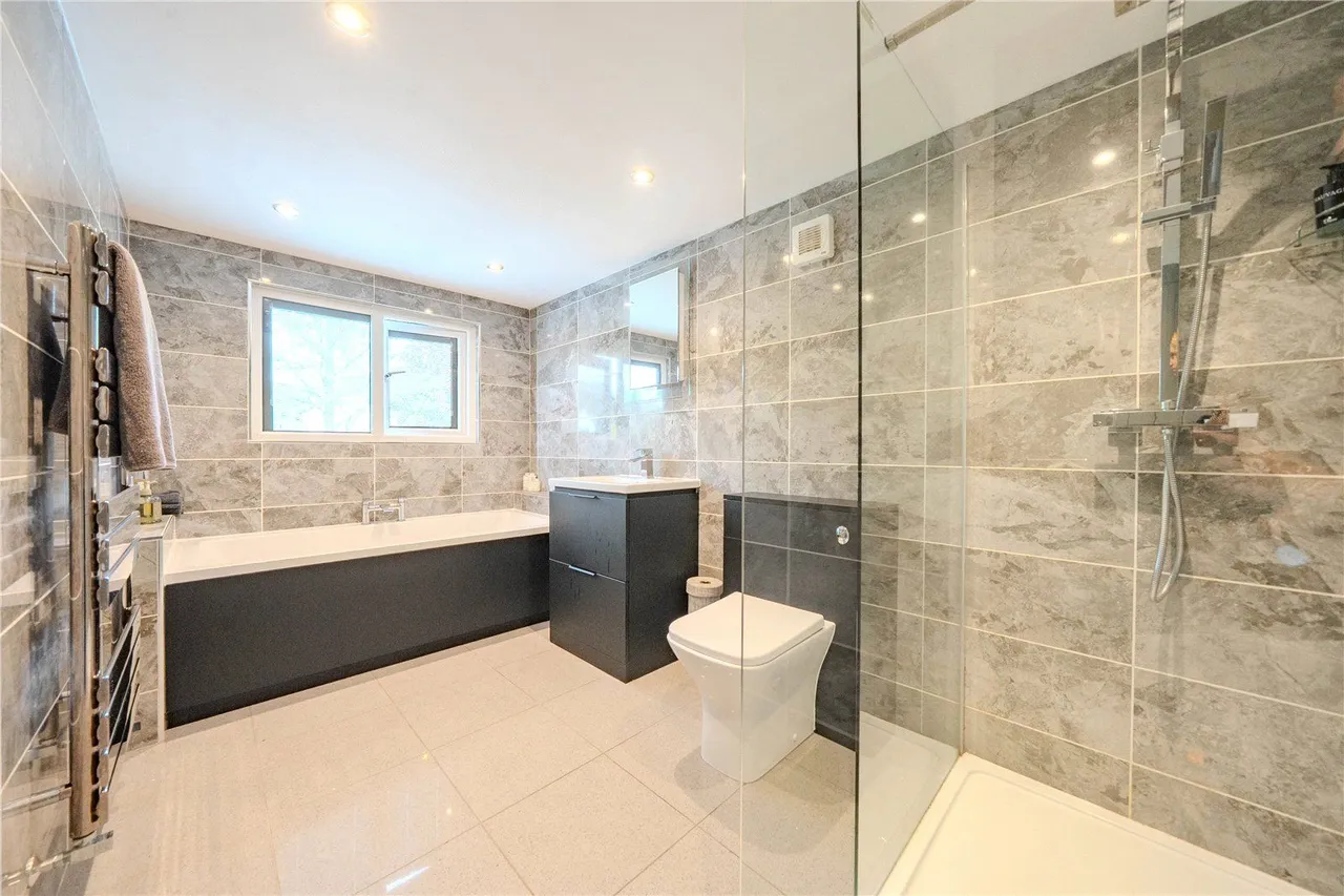 North Mead, Bramhope, LS16, photo 10