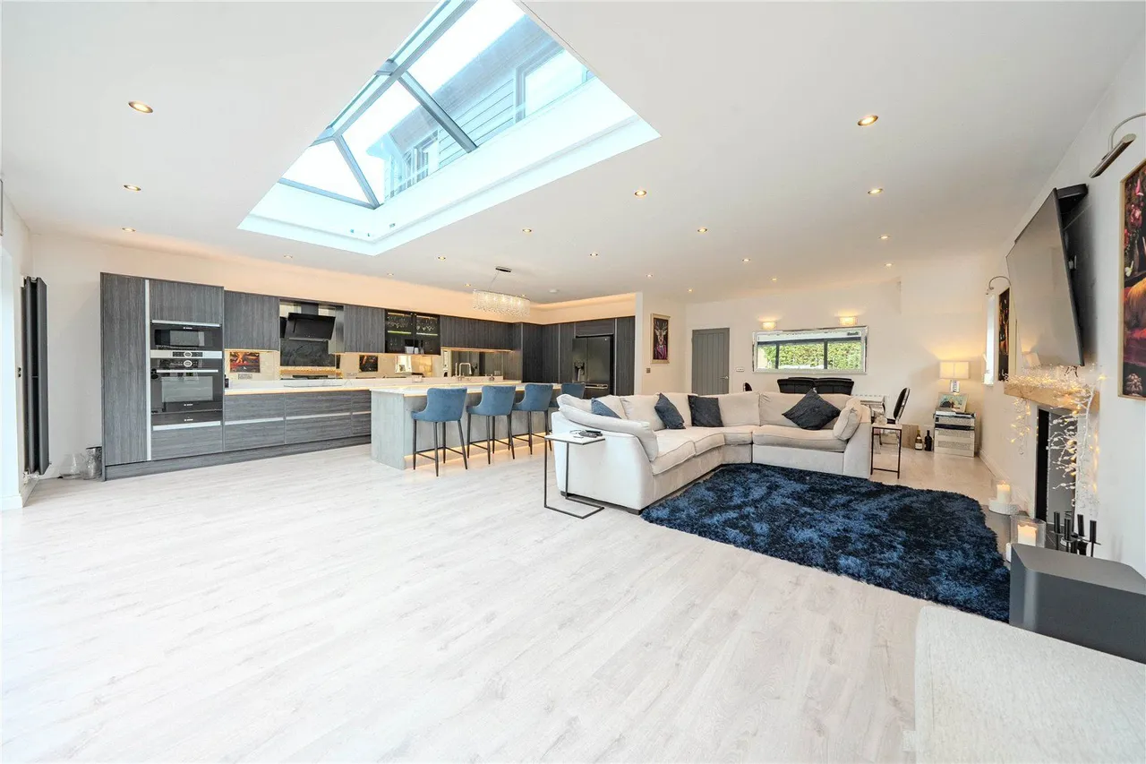 North Mead, Bramhope, LS16, photo 11
