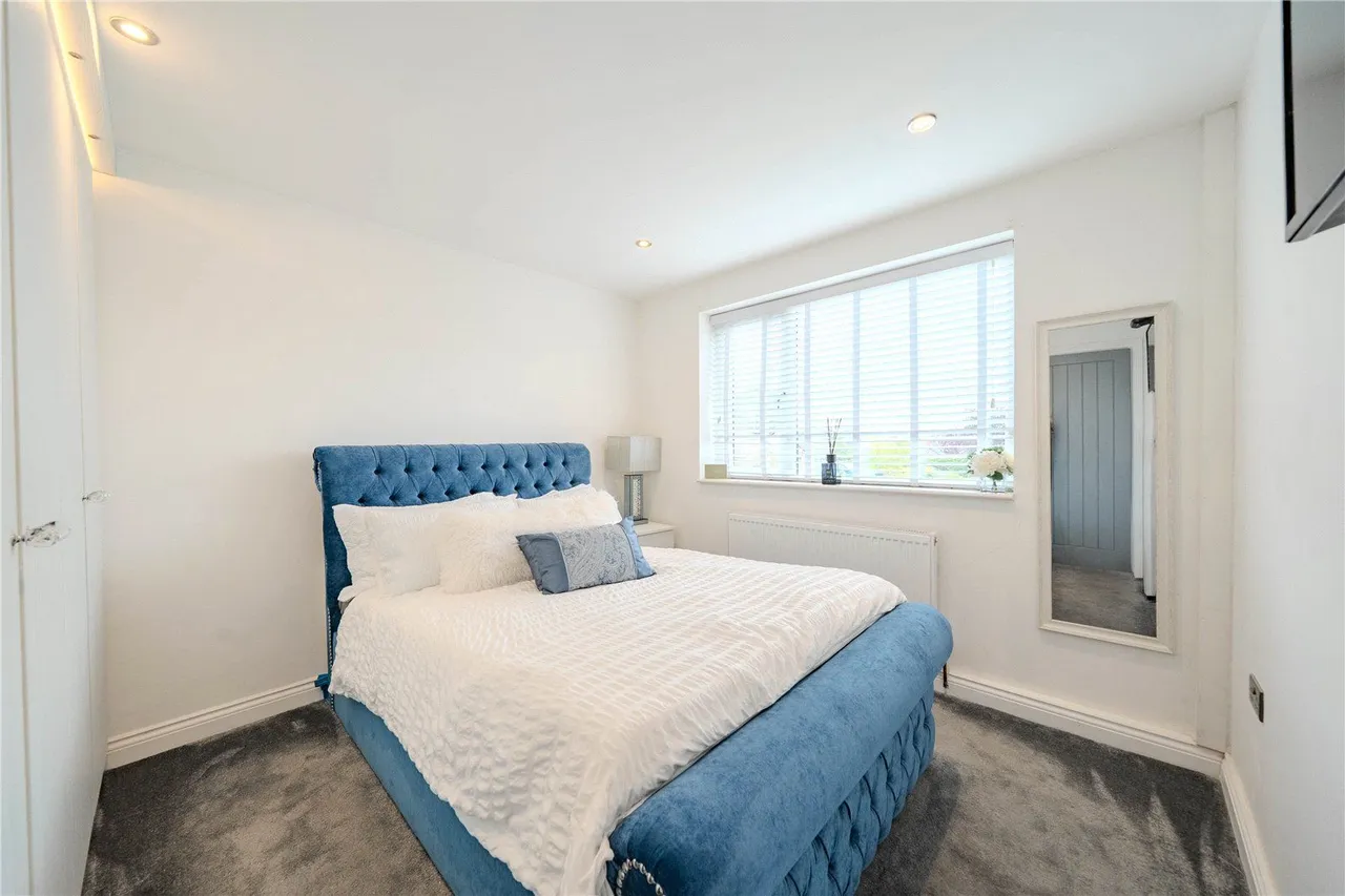 North Mead, Bramhope, LS16, photo 5