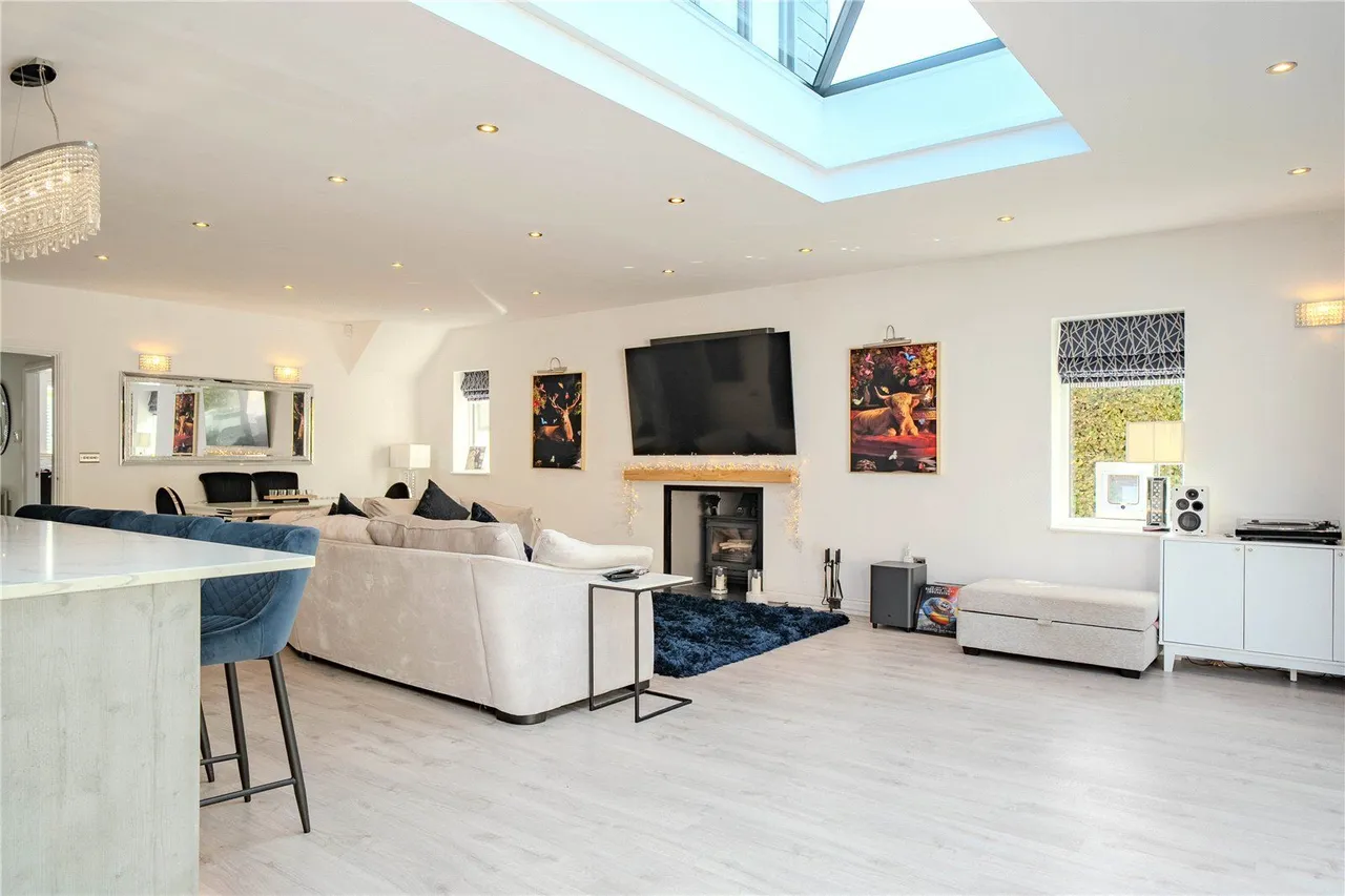 North Mead, Bramhope, LS16, photo 12