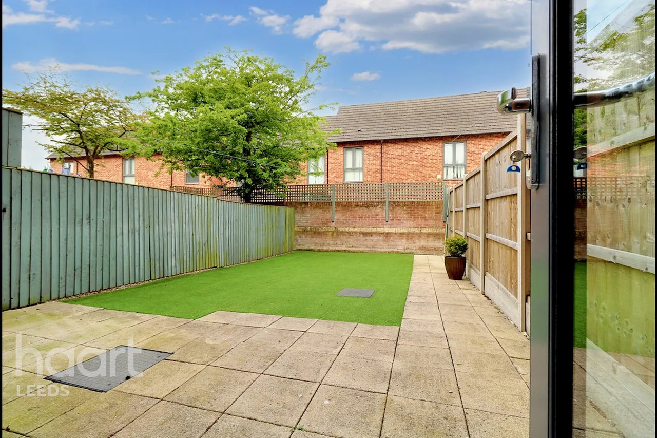Beeston Way, Castleford, WF10, photo 18
