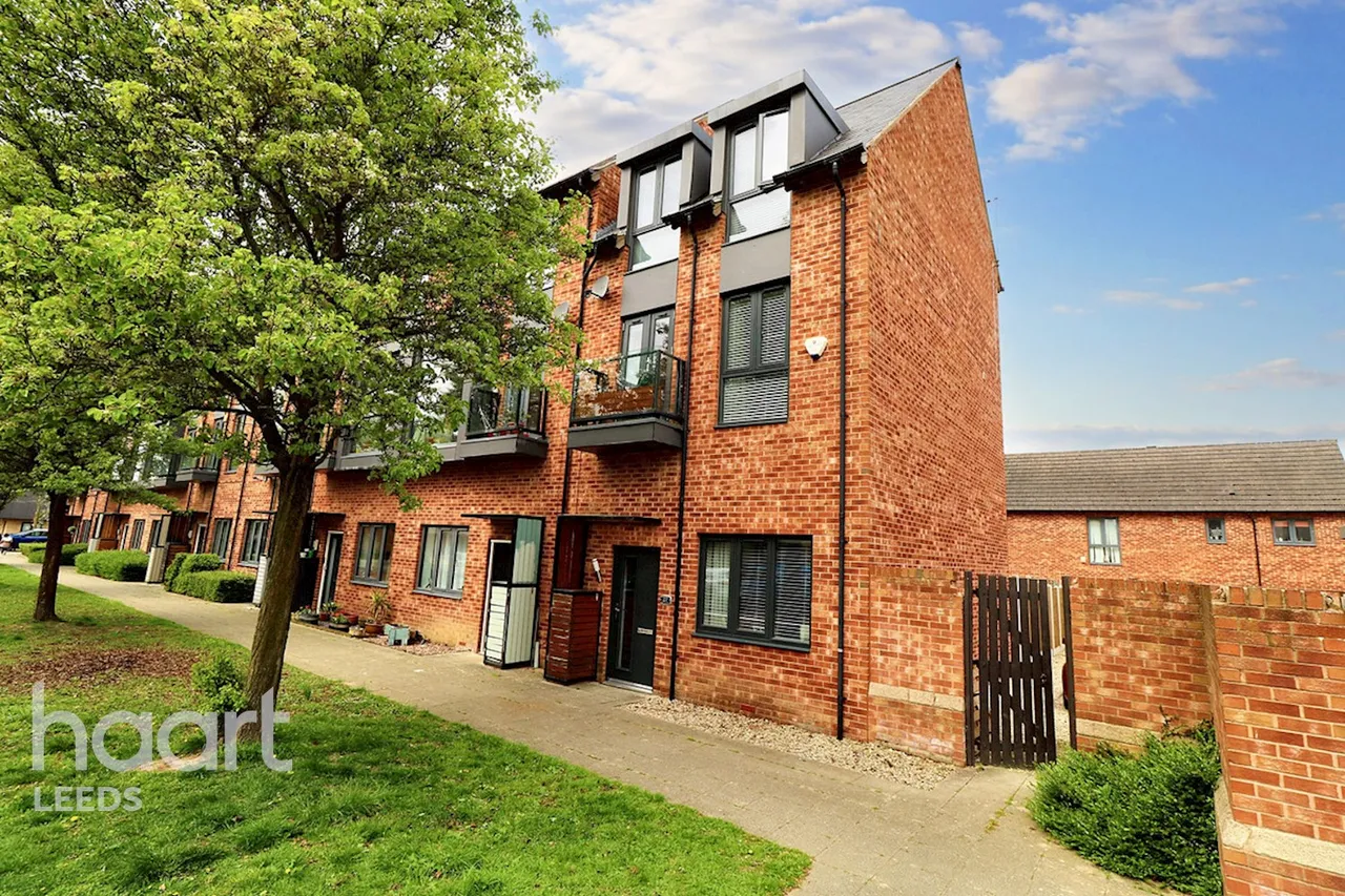 4 bed house for sale, Beeston Way, Castleford, WF10