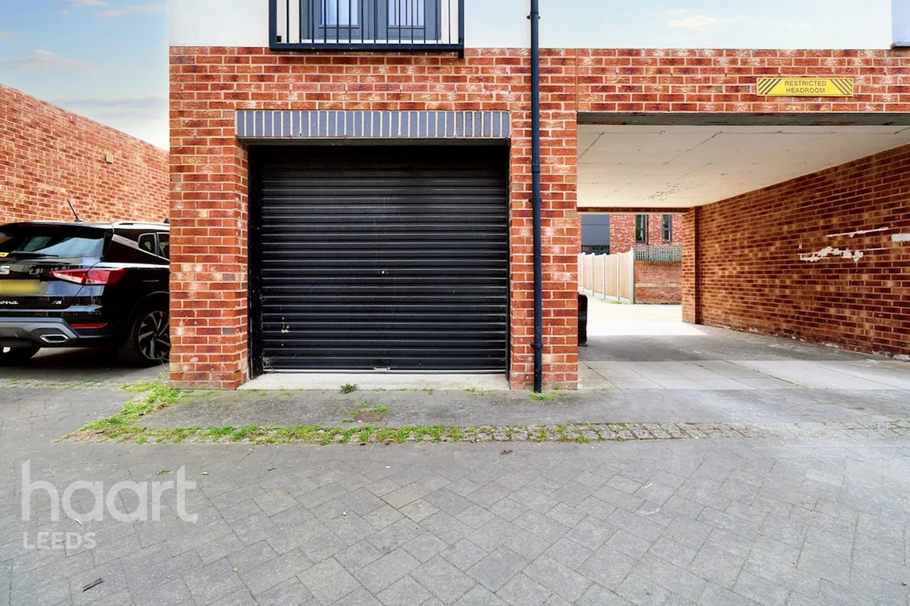 Beeston Way, Castleford, WF10, photo 20