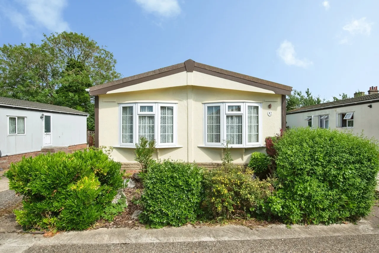 2 bed mobile home for sale — Oughton Close, Hitchin, Hertfordshire, SG5