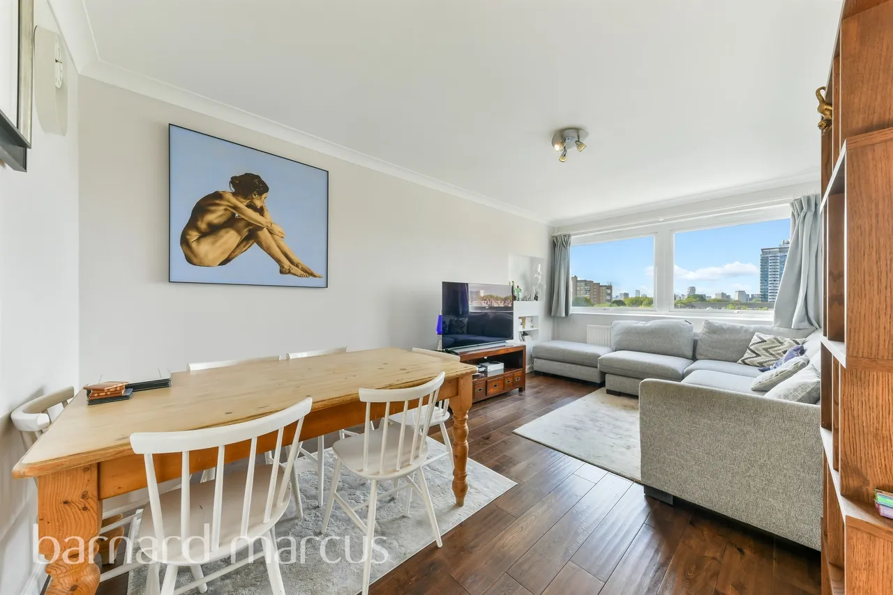 2 bed flat for sale — Austin Road, London