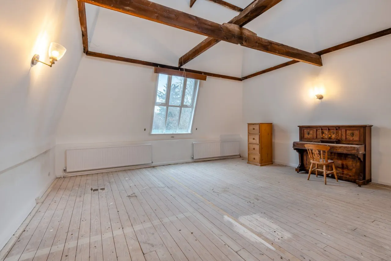 Denstead Oast, Denstead Lane, Chartham Hatch, Kent, CT4 7SH, photo 4