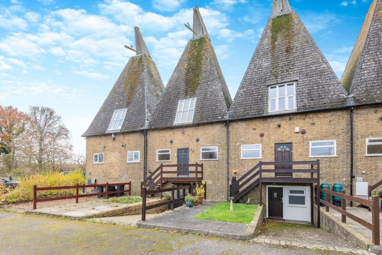 Denstead Oast, Denstead Lane, Chartham Hatch, Kent, CT4 7SH, photo 6