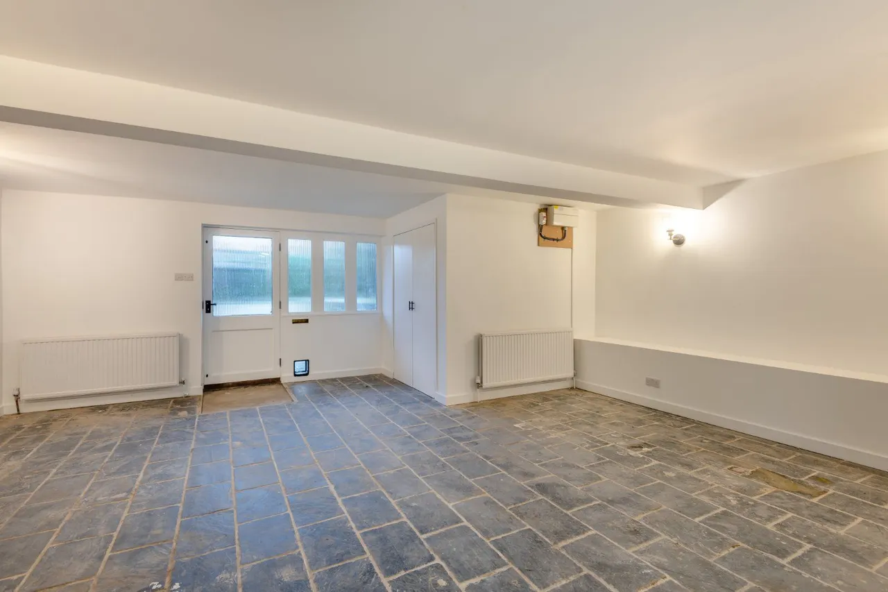 Denstead Oast, Denstead Lane, Chartham Hatch, Kent, CT4 7SH, photo 10