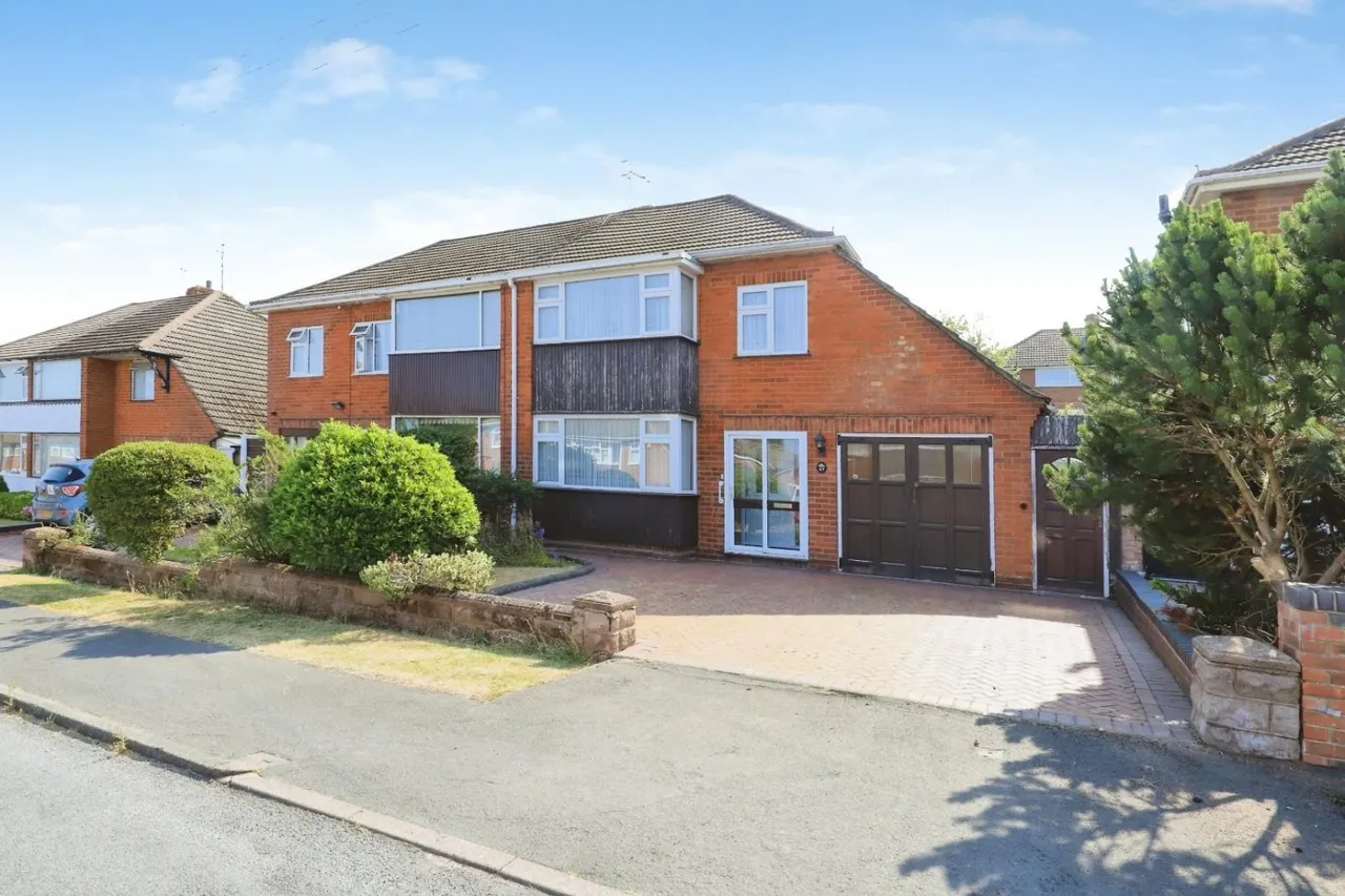 3 bed house for sale — Southerndown Road, Sedgley