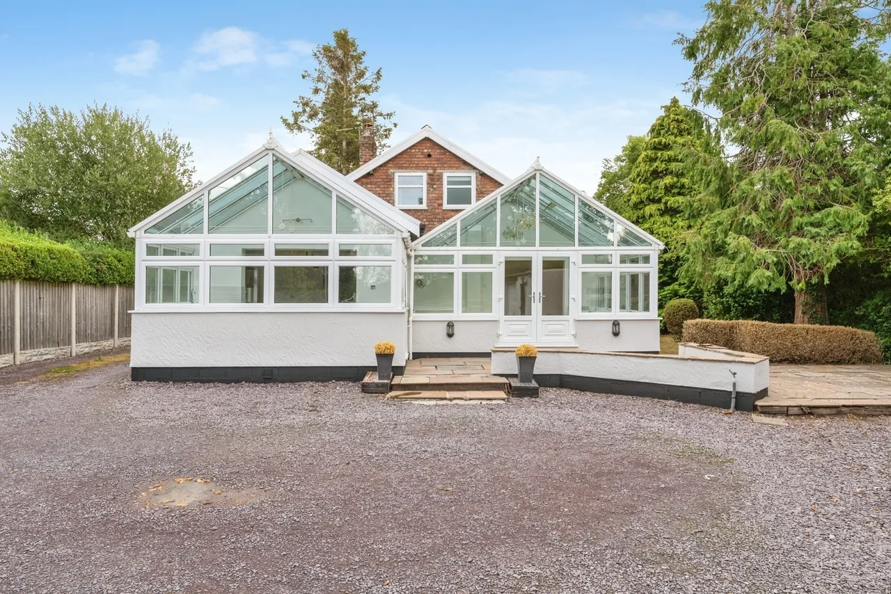4 bed house for sale, Upper Raby Road, Neston, CH64