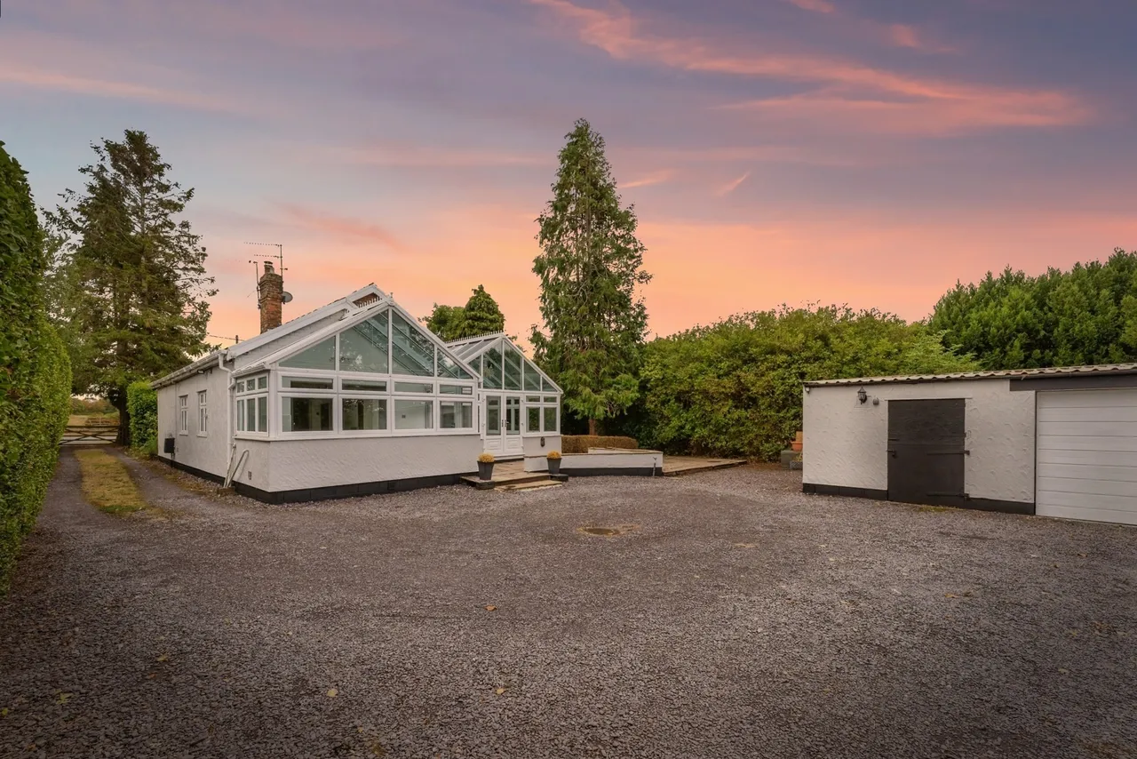Upper Raby Road, Neston, CH64, photo 2