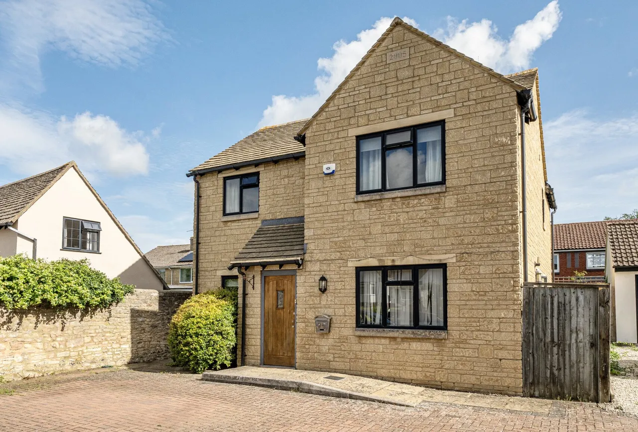 4 bed house for sale — Station Road, Gloucestershire, Bishops Cleeve, GL52 8HJ