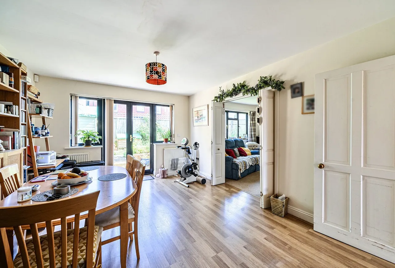 Station Road, Gloucestershire, Bishops Cleeve, GL52 8HJ, photo 2