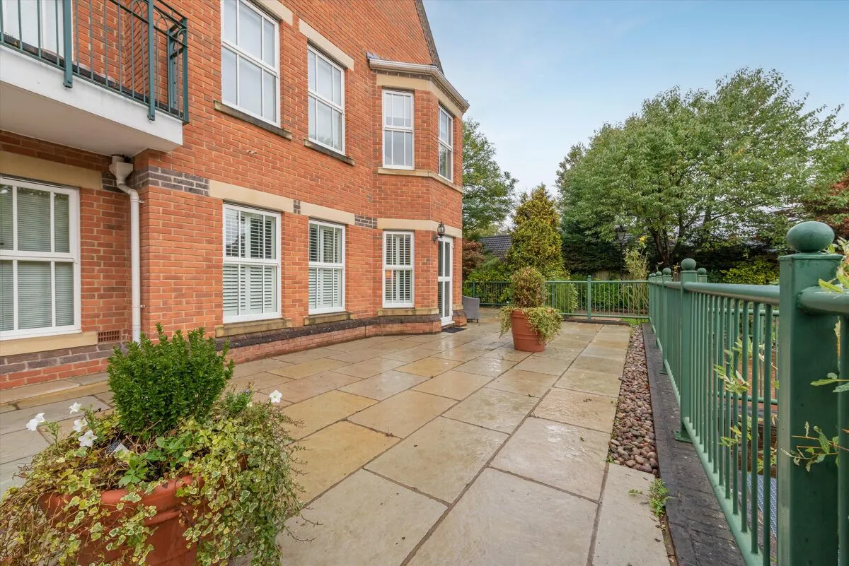 Palmerstone Court, Virginia Water, GU25, photo 14