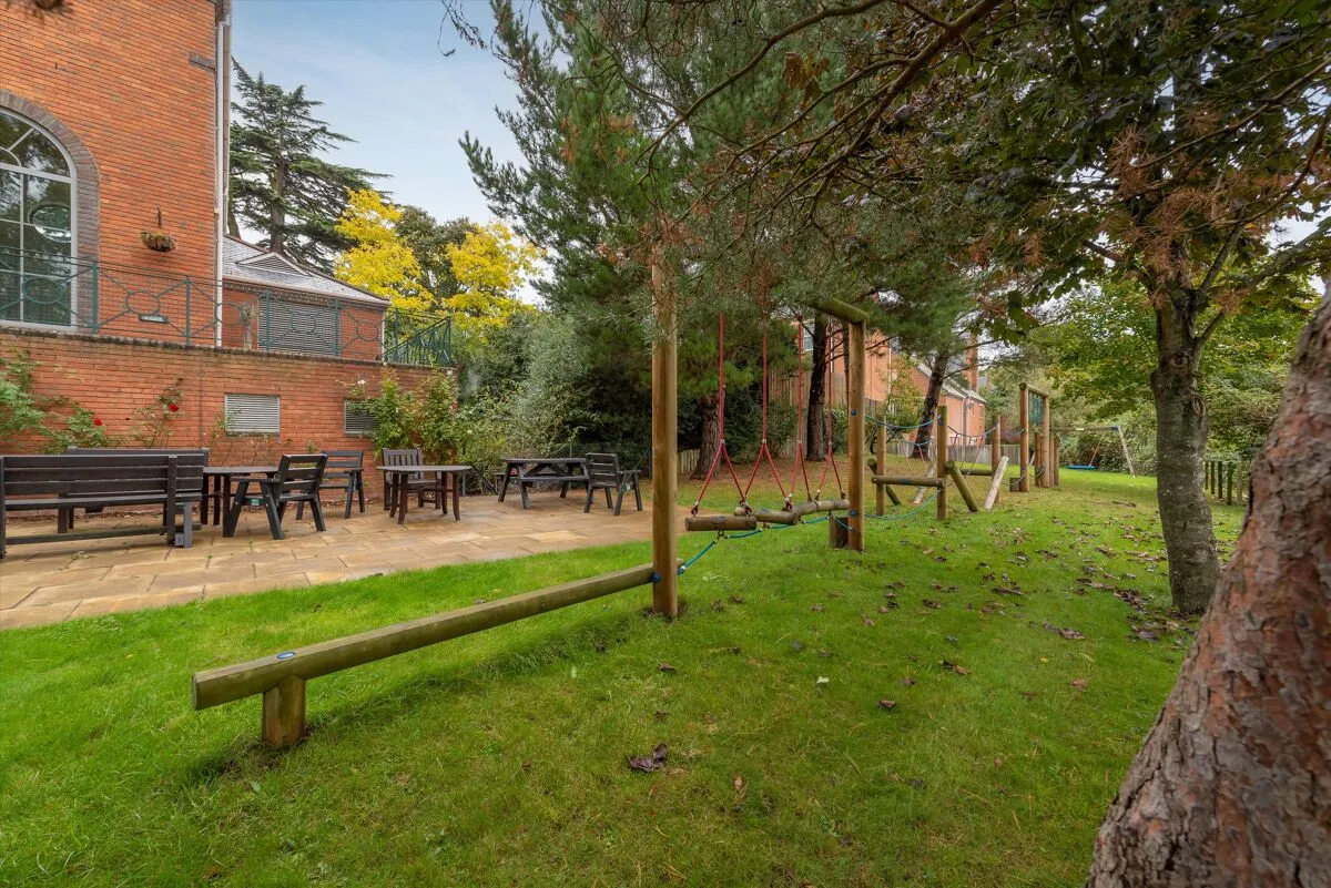 Palmerstone Court, Virginia Water, GU25, photo 19