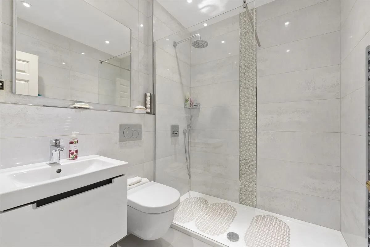 Palmerstone Court, Virginia Water, GU25, photo 10