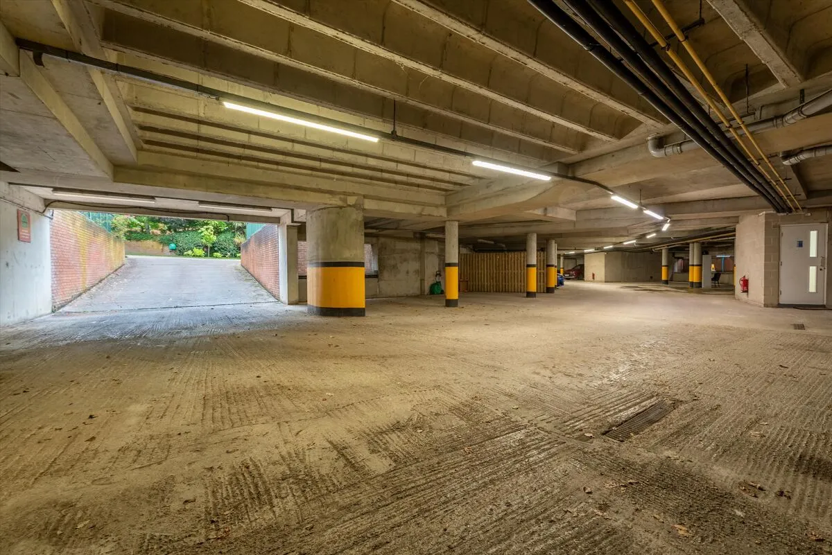 Palmerstone Court, Virginia Water, GU25, photo 16
