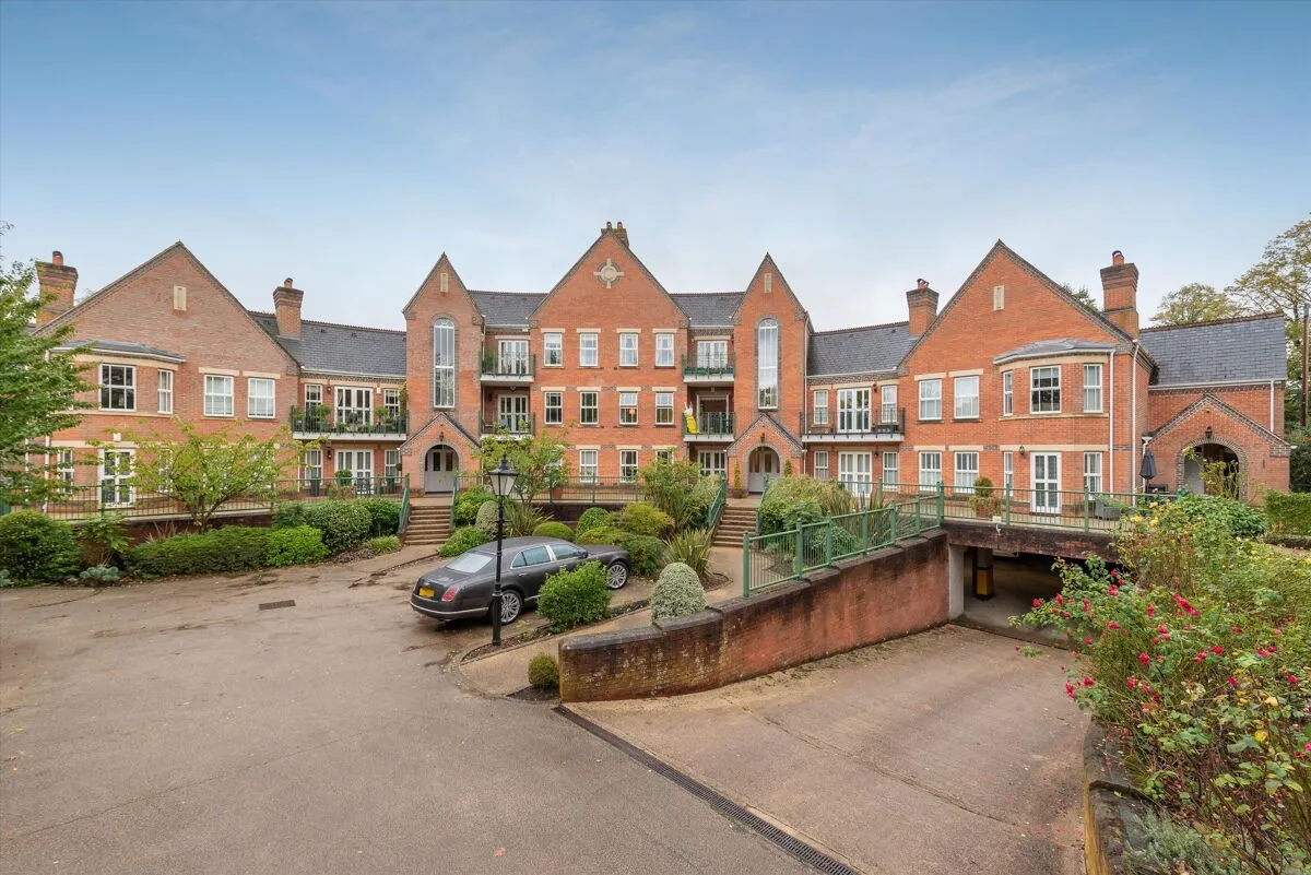 2 bed flat for sale, Palmerstone Court, Virginia Water, GU25