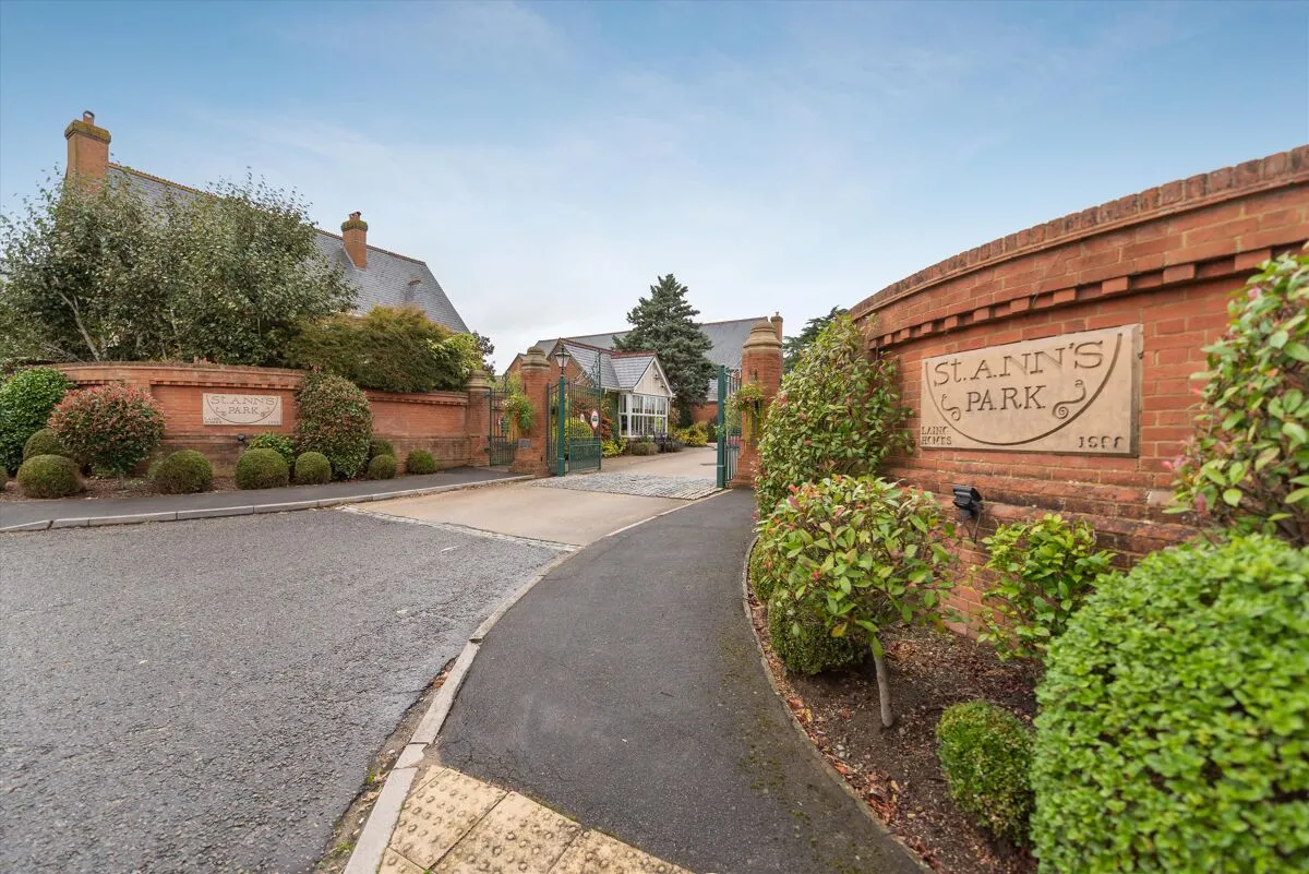 Palmerstone Court, Virginia Water, GU25, photo 11