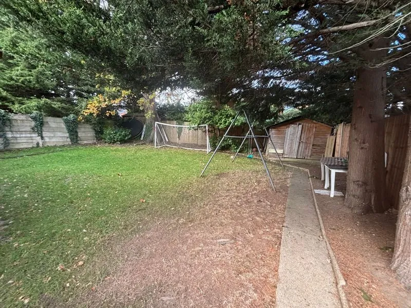 Kings Drive, Edgware HA8 8EE, photo 15