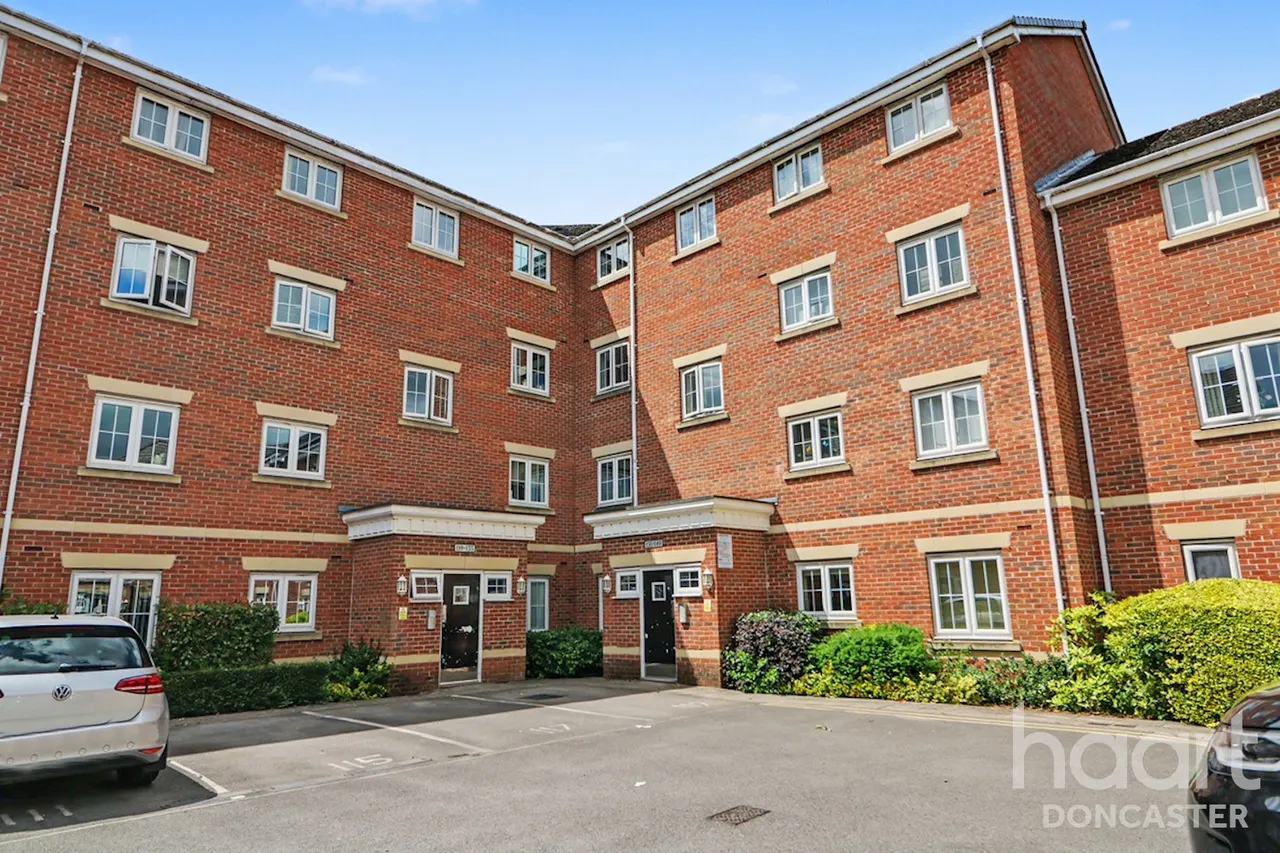 2 bed flat for sale, Jenkinson Grove, Armthorpe, DN3