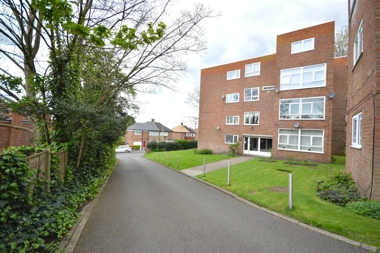 Crescent Park, Stockport, photo 16
