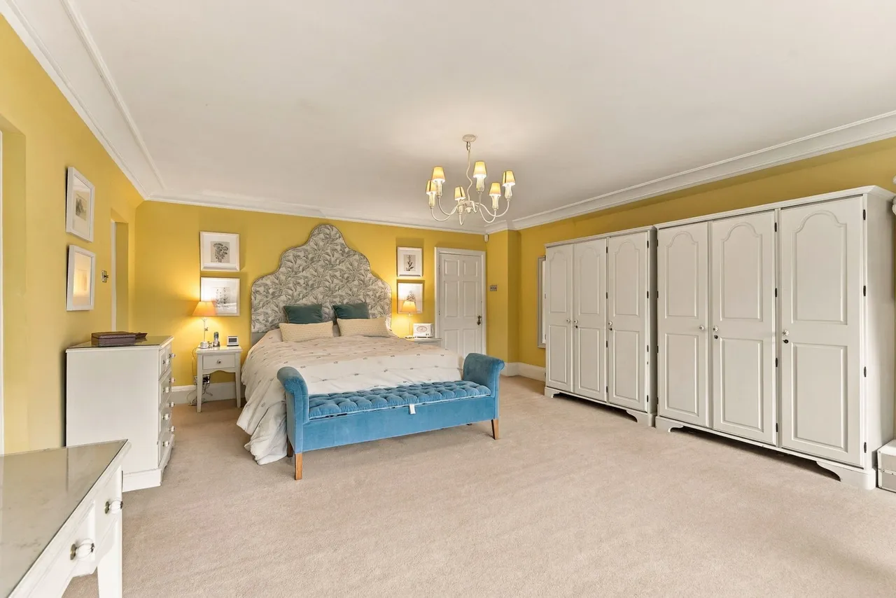 Adlington Road, Wilmslow, photo 37