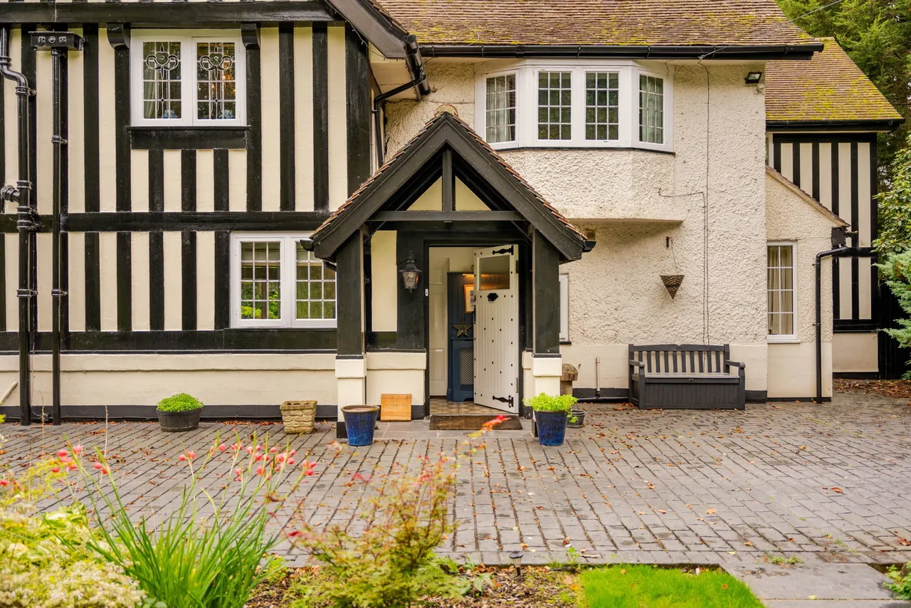 Adlington Road, Wilmslow, photo 3