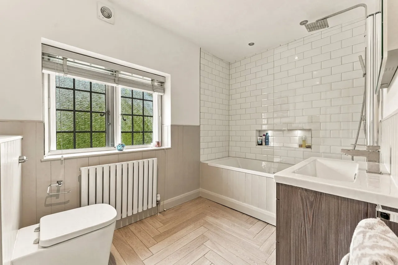 Adlington Road, Wilmslow, photo 46