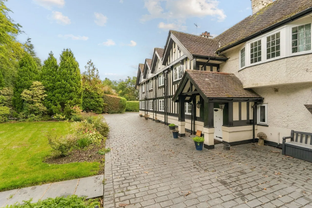 Adlington Road, Wilmslow, photo 2