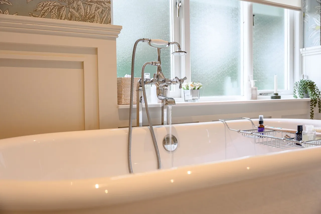 Adlington Road, Wilmslow, photo 41