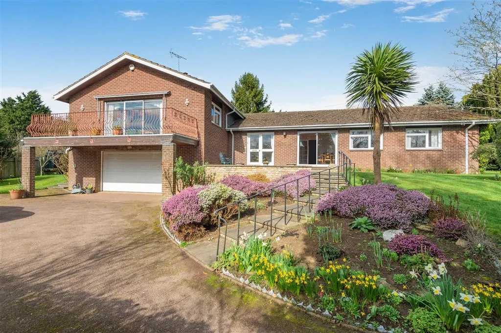 4 bed house for sale, Peters Way, Bisbrooke, LE15