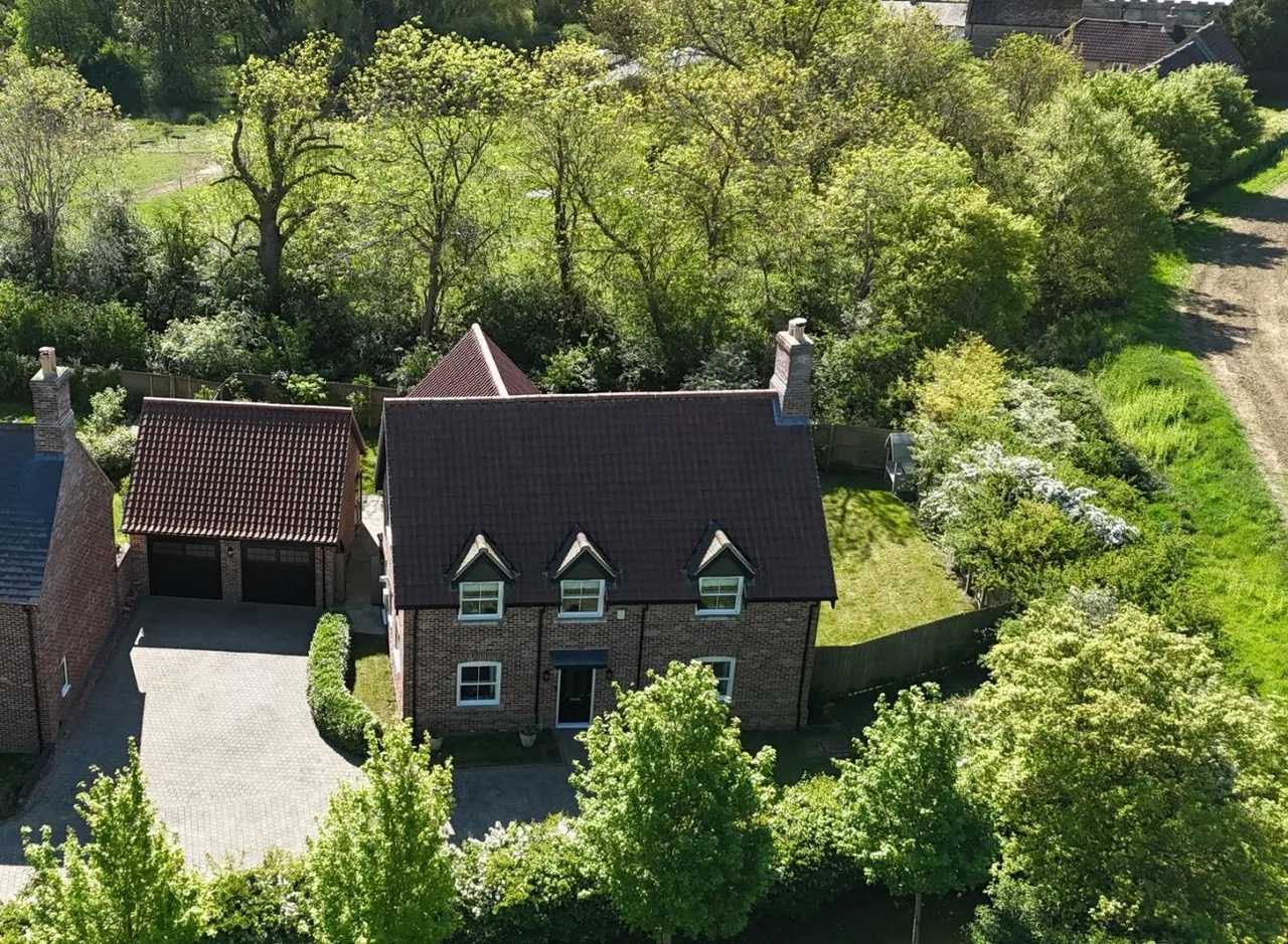 3 bed house for sale, The Green, Brington, PE28