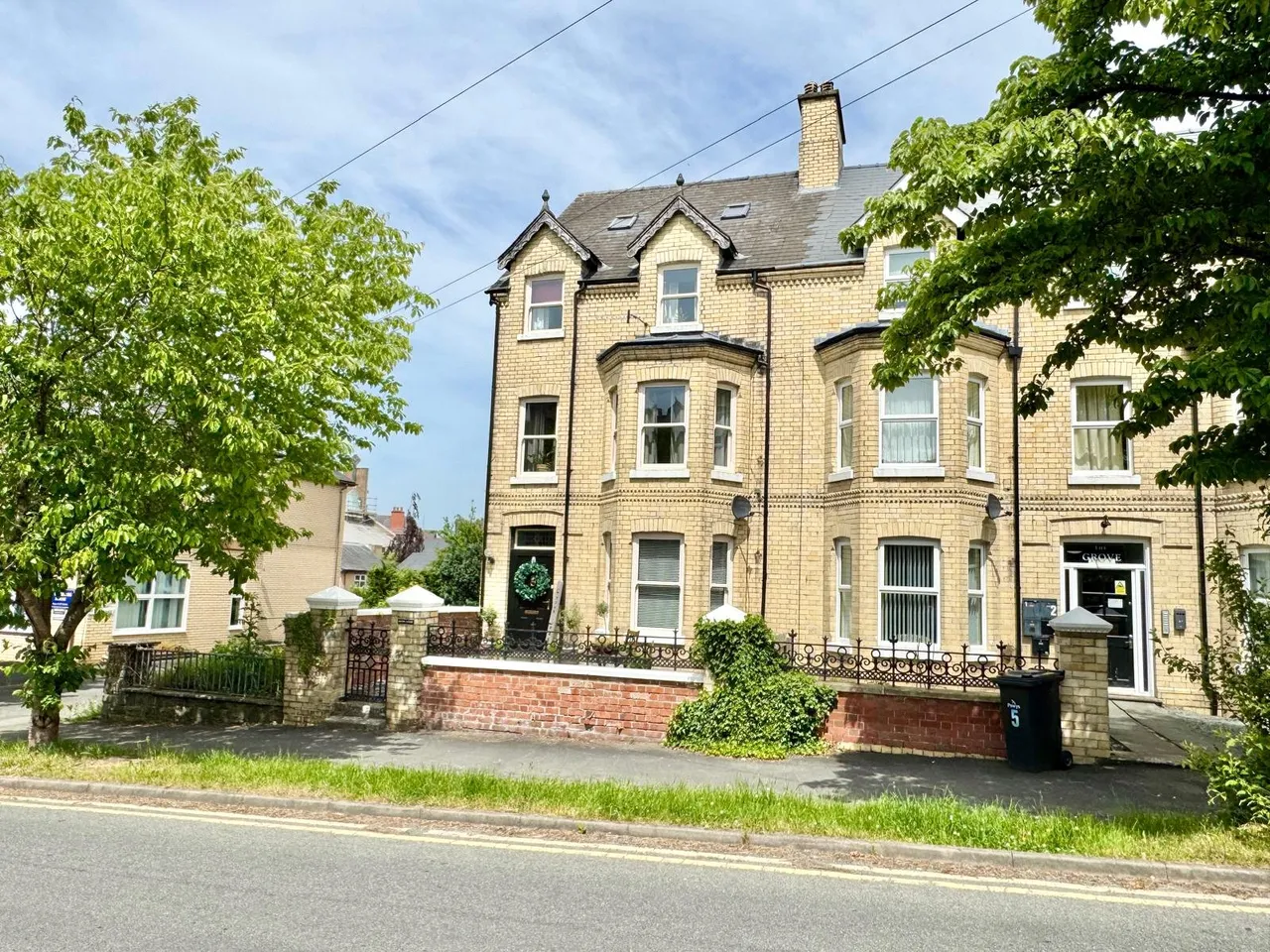 6 bed house for sale — Ithon Road, Llandrindod Wells, Powys, LD1 6AS