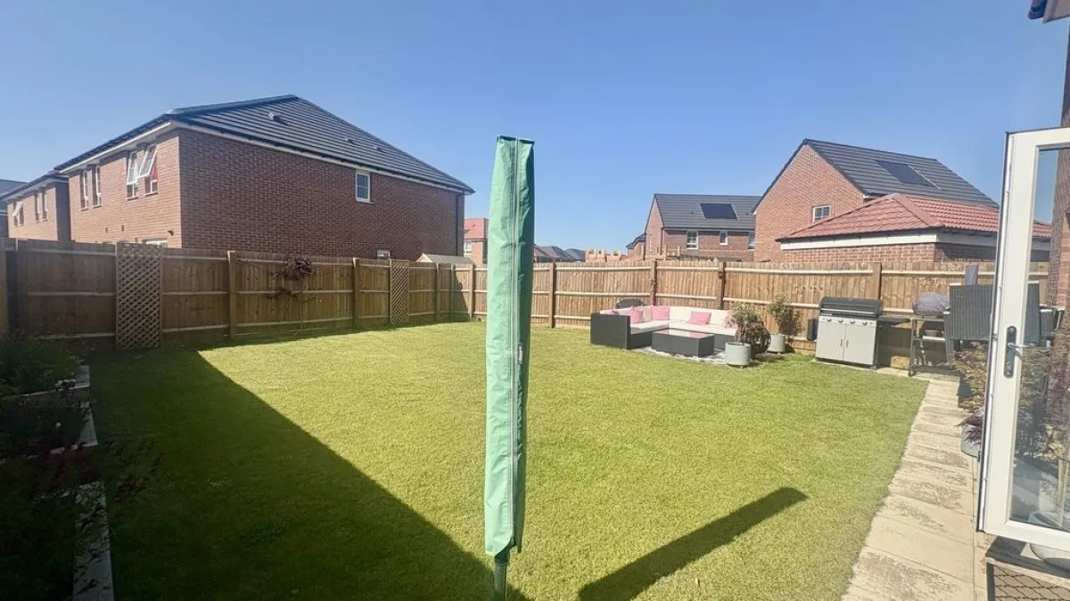 Petunia Way, Witham St. Hughs, photo 15