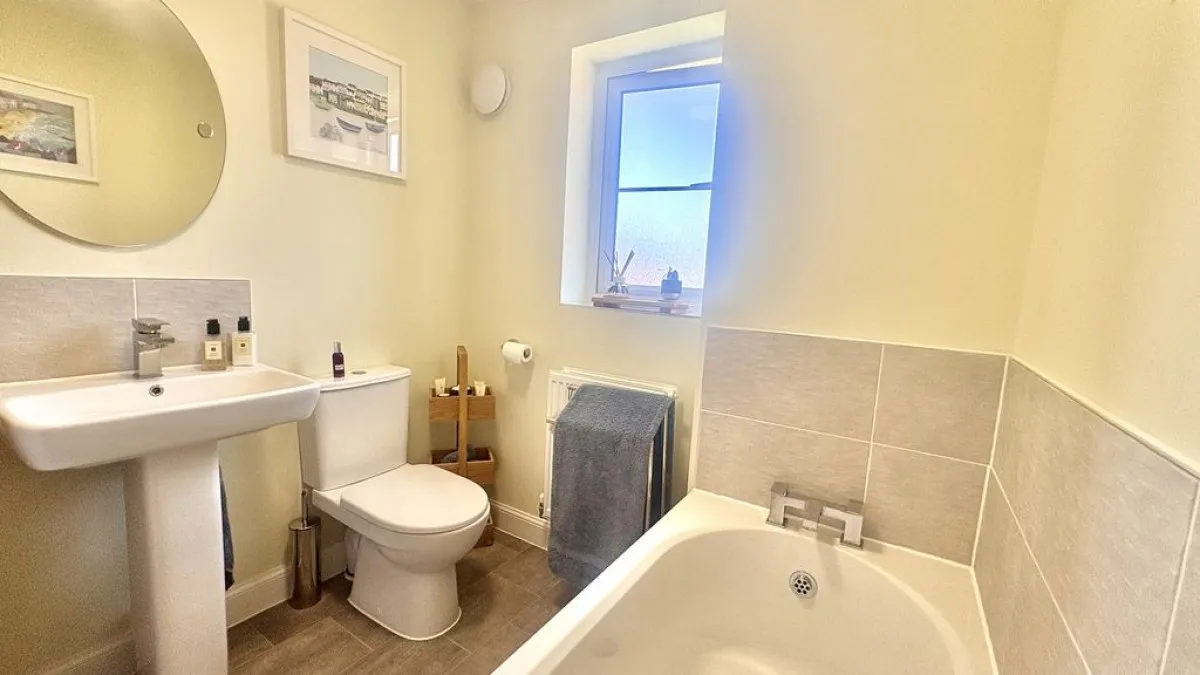Petunia Way, Witham St. Hughs, photo 12