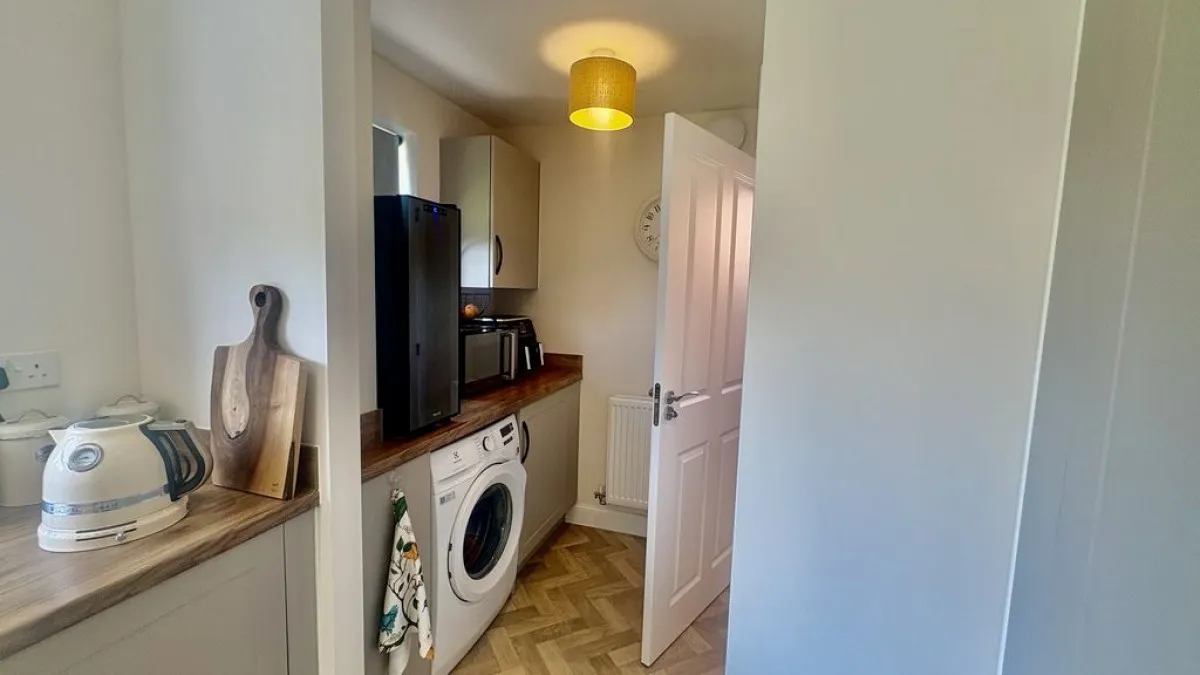 Petunia Way, Witham St. Hughs, photo 5