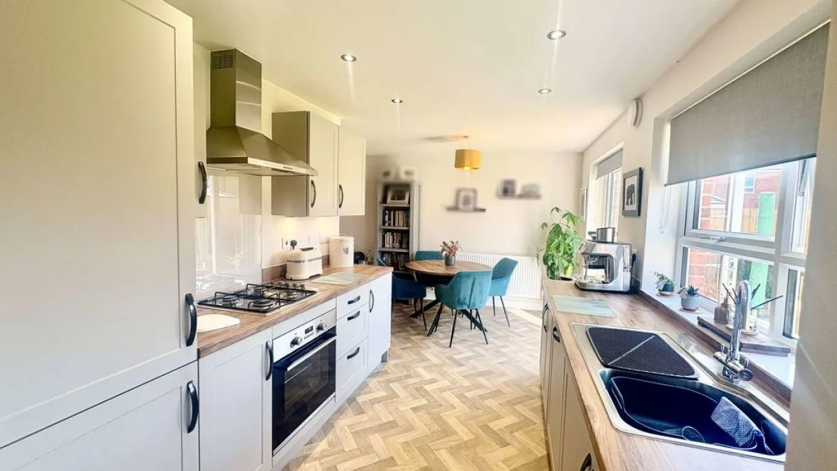 Petunia Way, Witham St. Hughs, photo 3