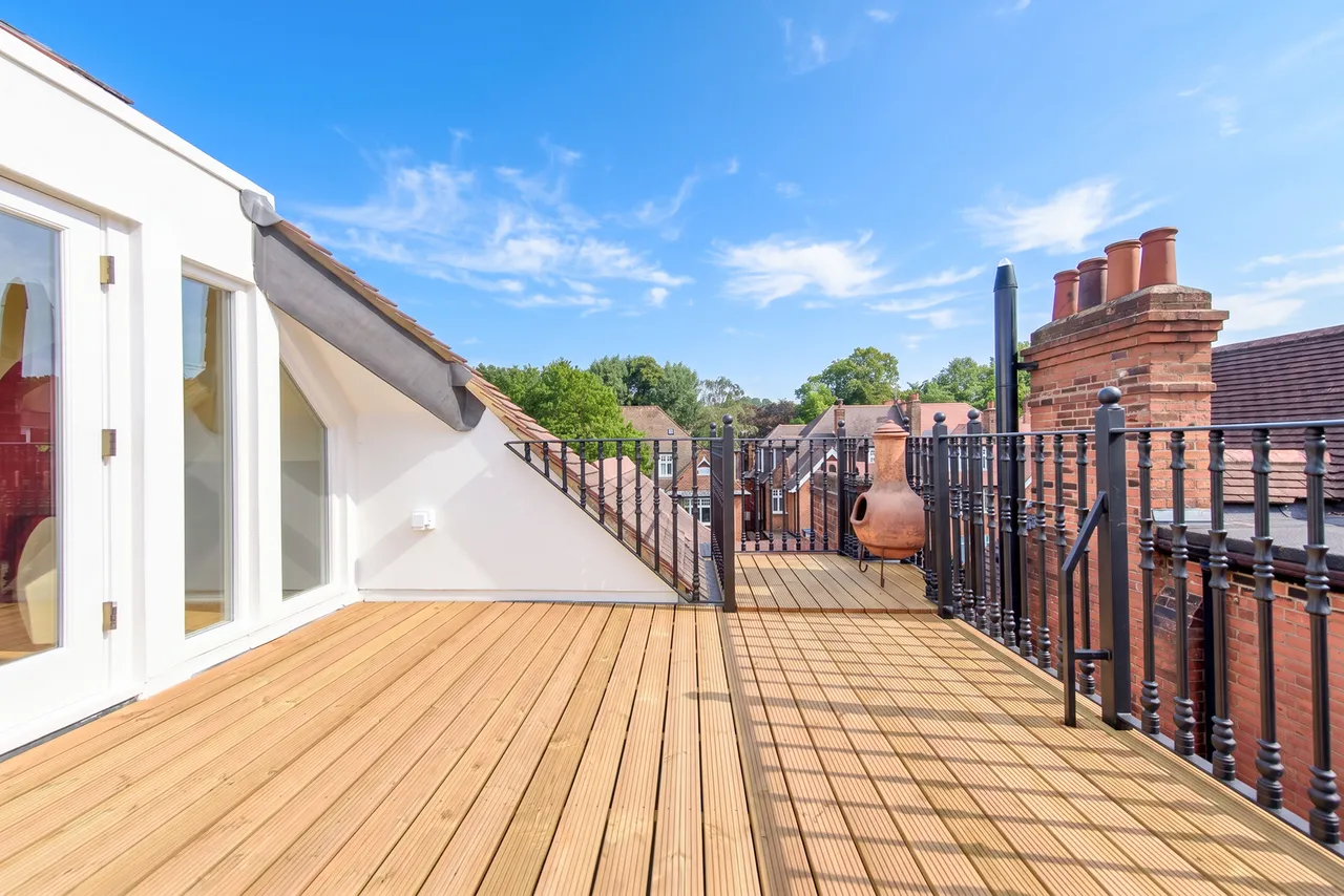 Flat 6, 15 Bracknell Gardens, London, photo 4