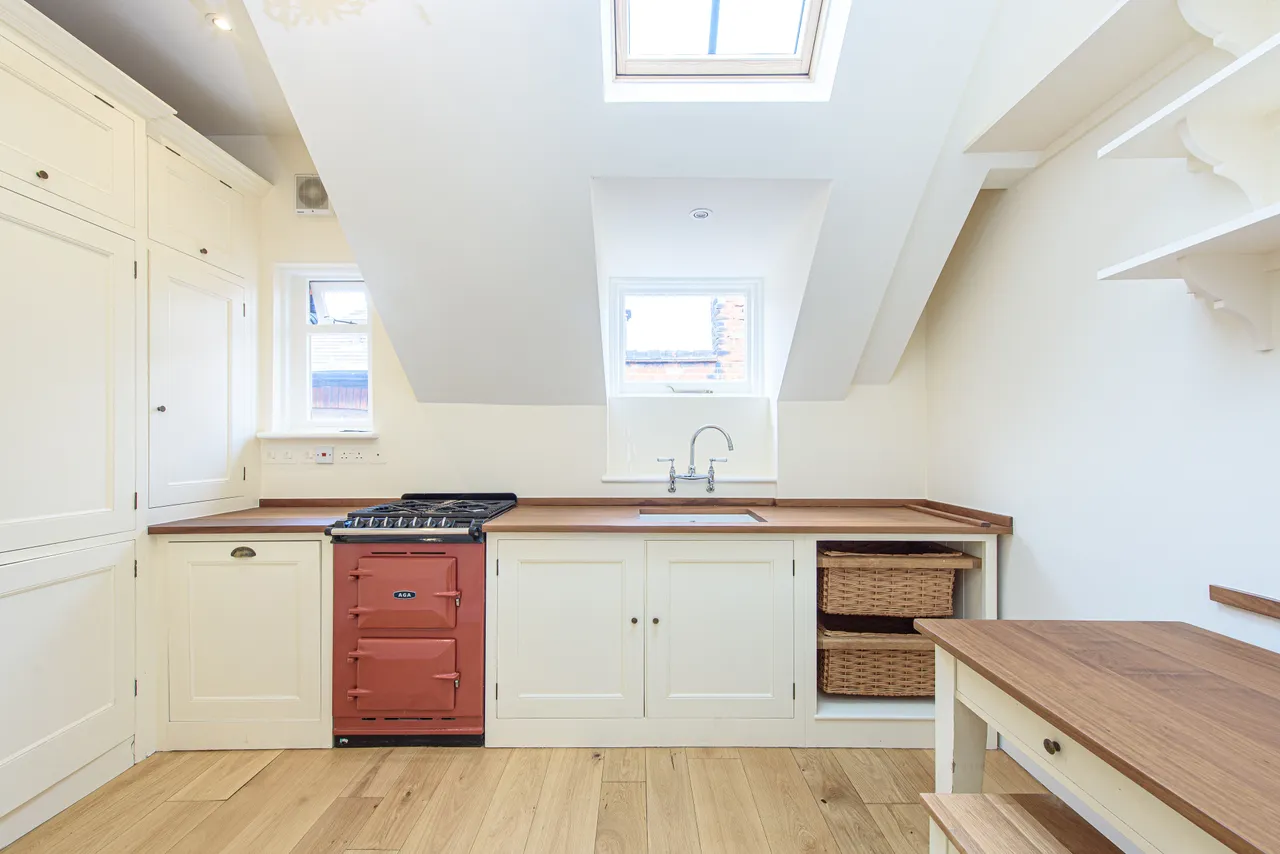 Flat 6, 15 Bracknell Gardens, London, photo 12