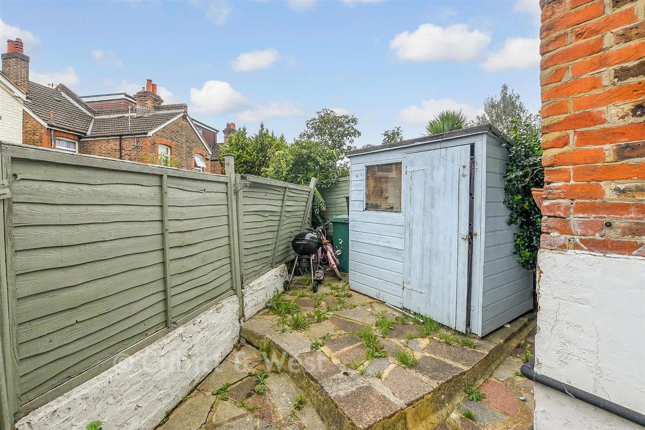 Gordon Road, Redhill, RH1, photo 14