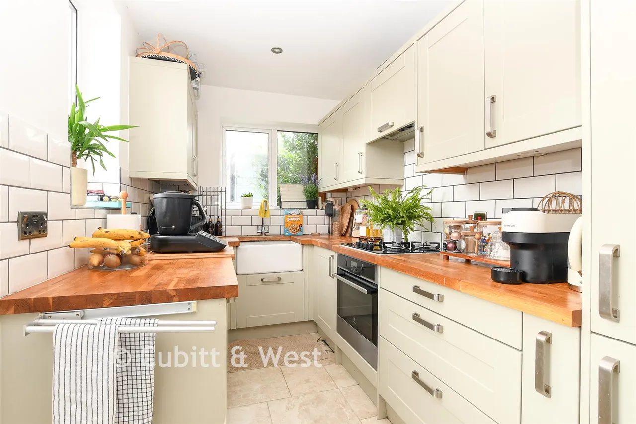 Gordon Road, Redhill, RH1, photo 2