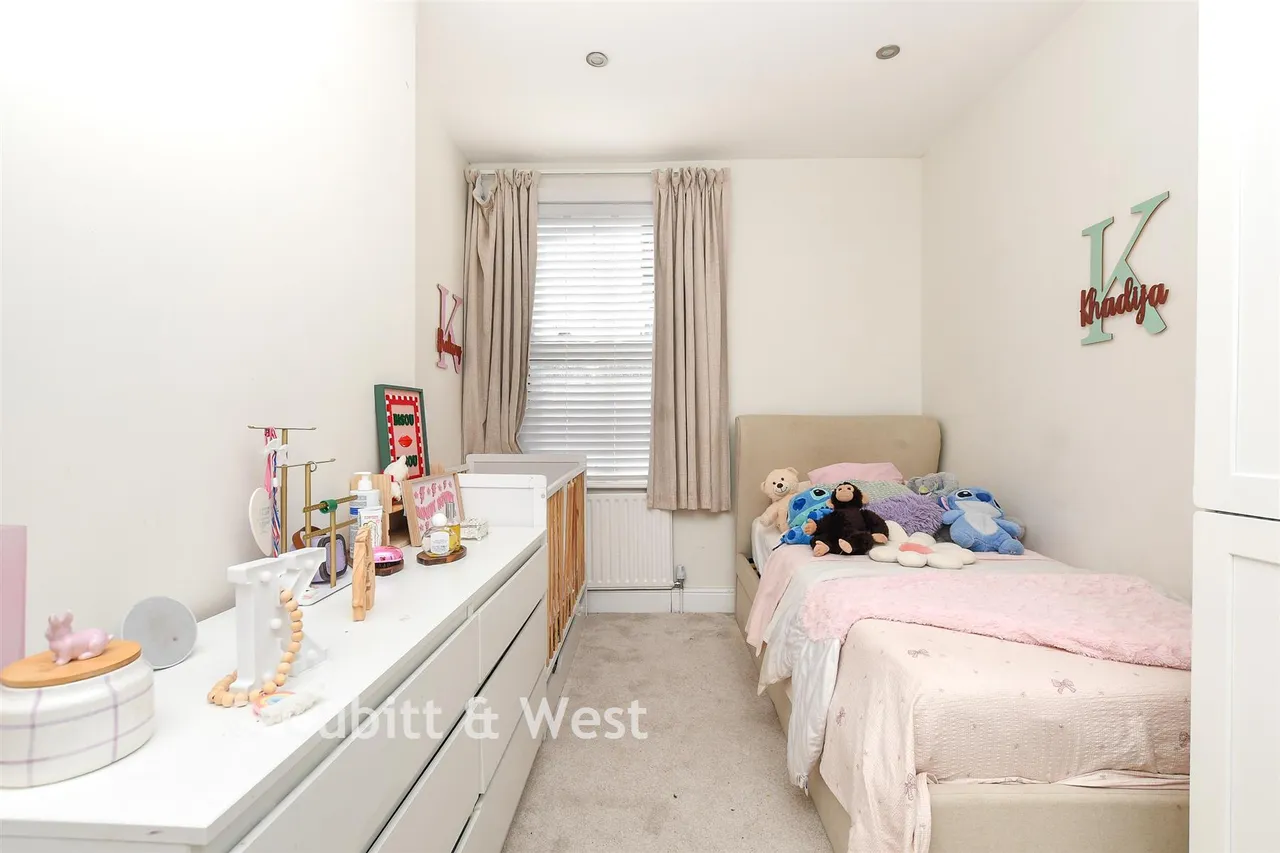 Gordon Road, Redhill, RH1, photo 12