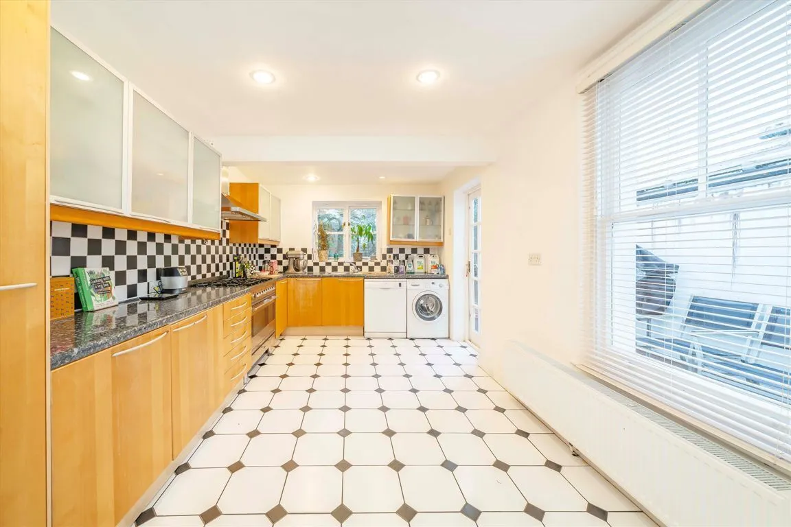 Somerset Road, W4, photo 3