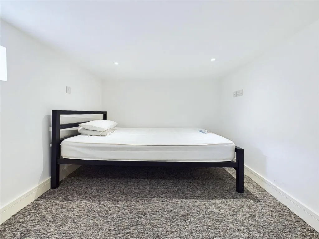 Henbury Road, Westbury-On-Trym, BS9, photo 17