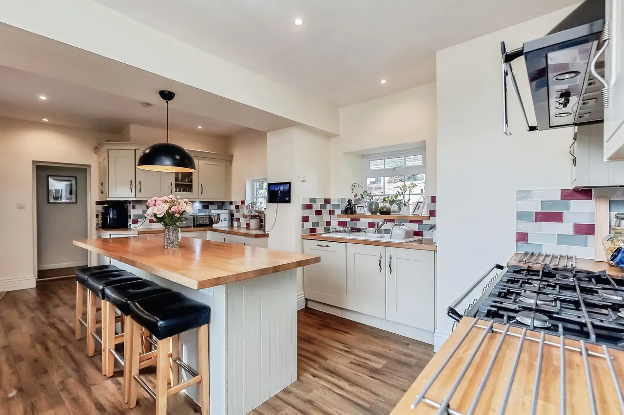 High Street, Broughton, NN14, photo 9